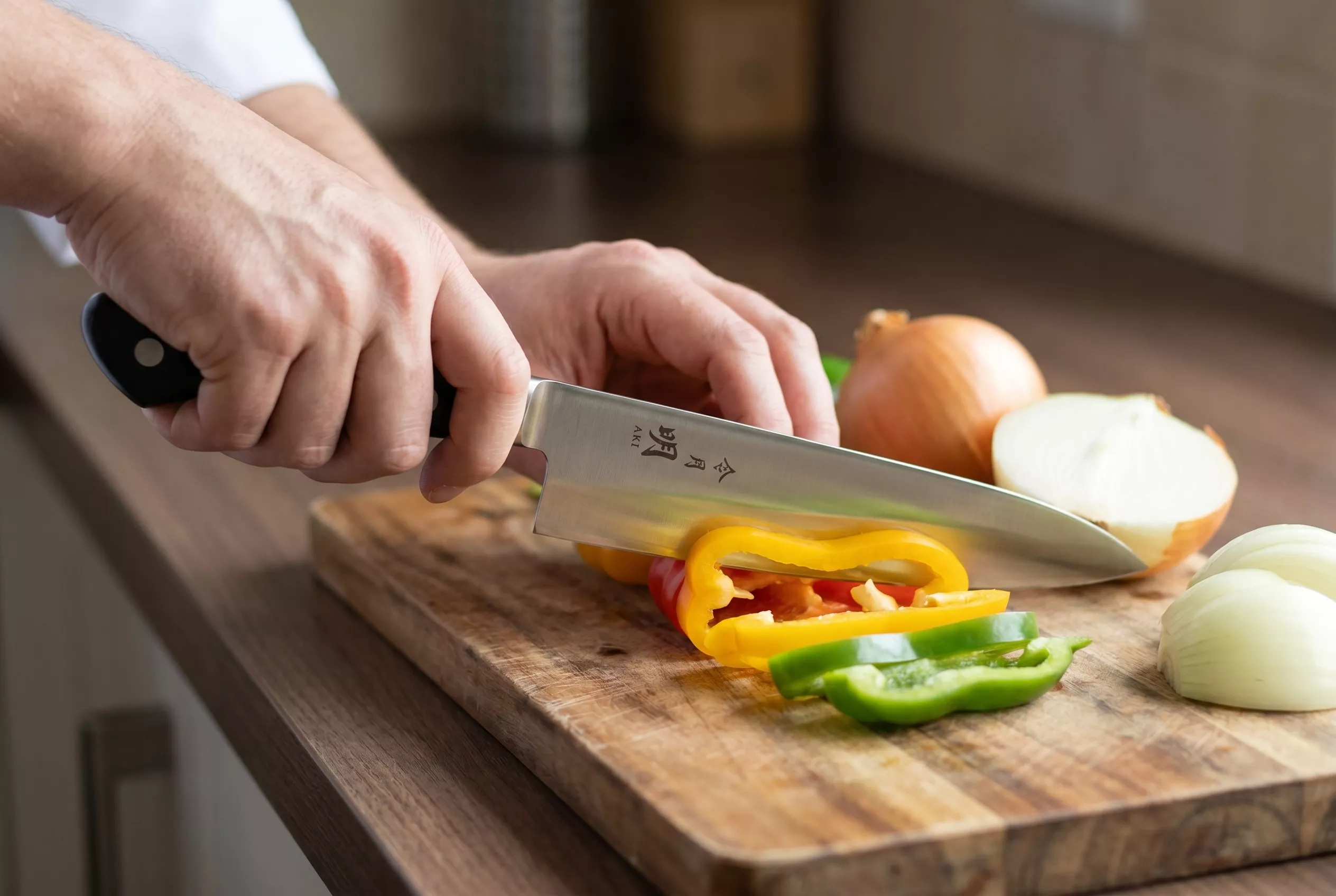 Fuji Cutlery Akira Reigetsu Nóż Szefa Kuchni 18 cm FC-0106