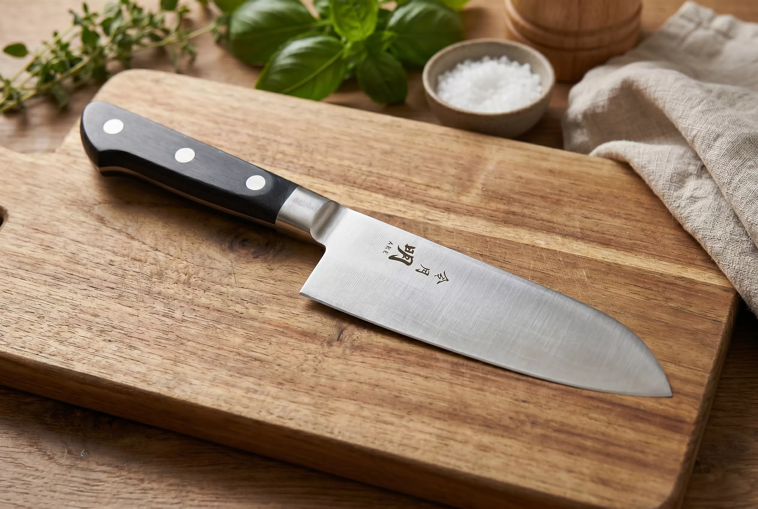 Fuji Cutlery Akira Reigetsu Nóż Santoku 16,5 cm
