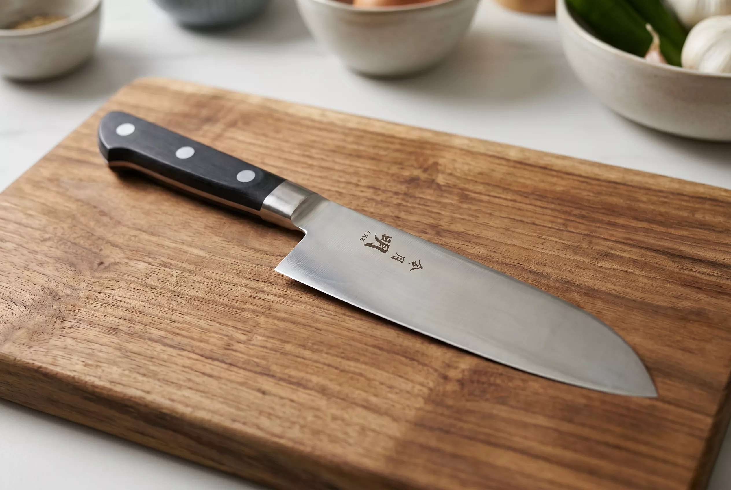 Fuji Cutlery Akira Reigetsu Nóż Santoku 16,5 cm