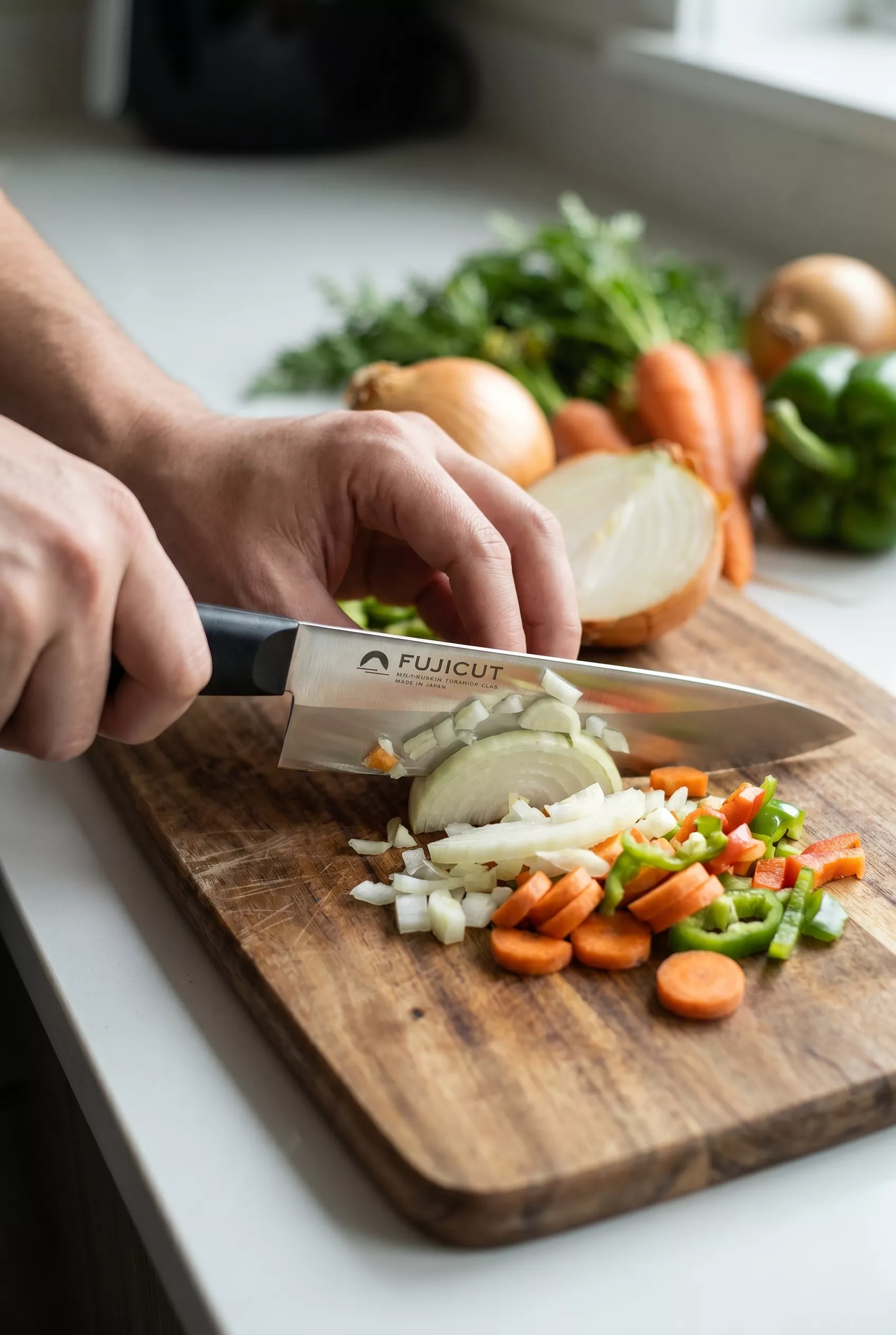 Japoński Nóż Santoku Tojiro Fujicut #3000 18 cm Stal Mo-V FC-1632