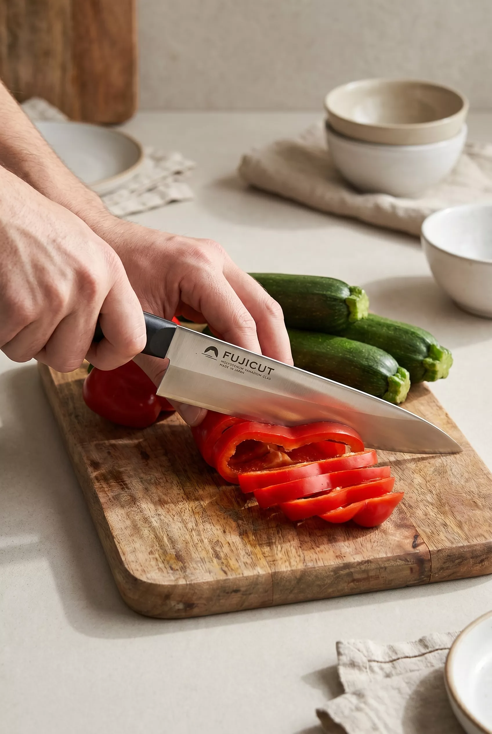 Japoński Nóż Santoku Tojiro Fujicut #3000 18 cm Stal Mo-V FC-1632