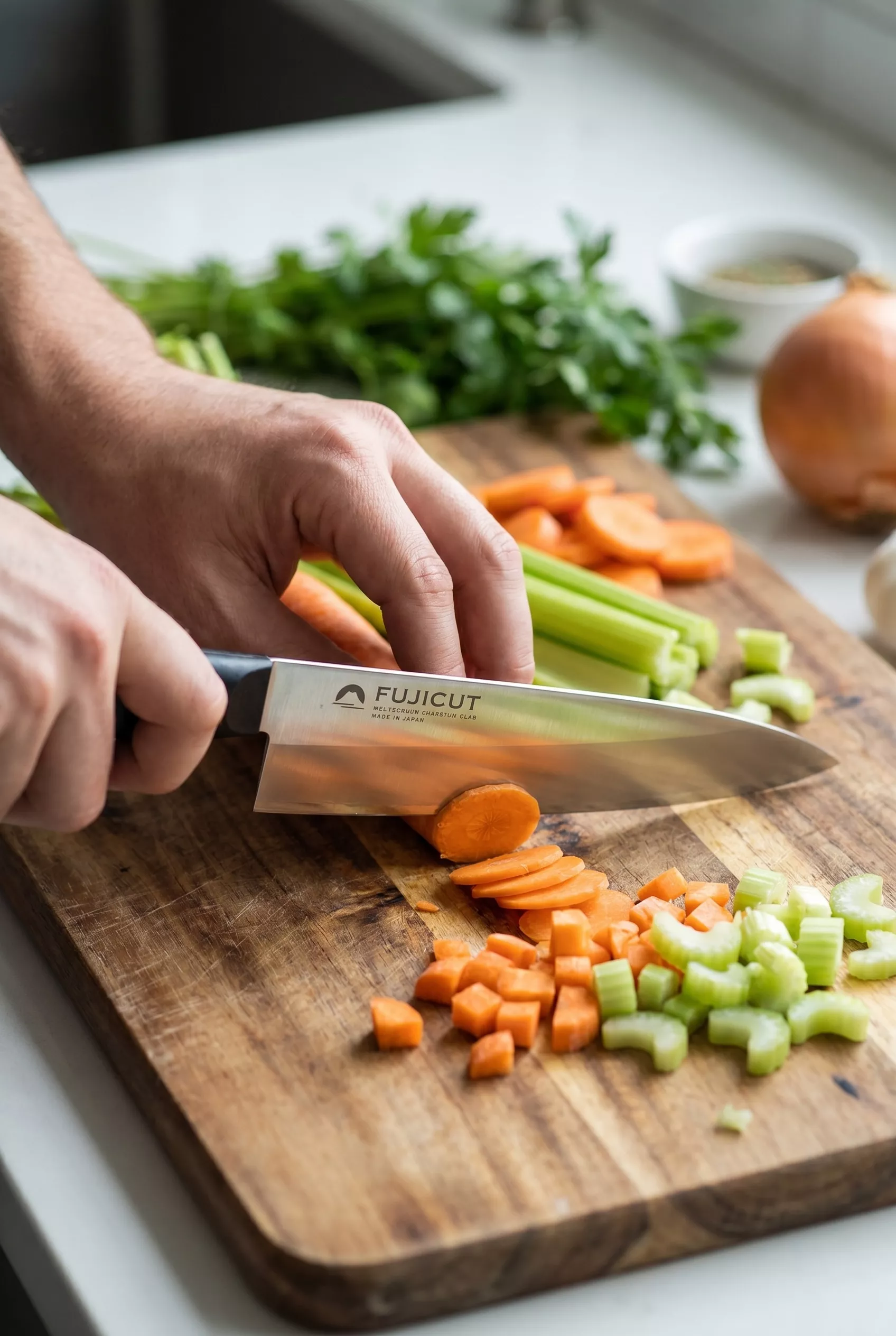 Japoński Nóż Santoku Tojiro Fujicut #3000 18 cm Stal Mo-V FC-1632