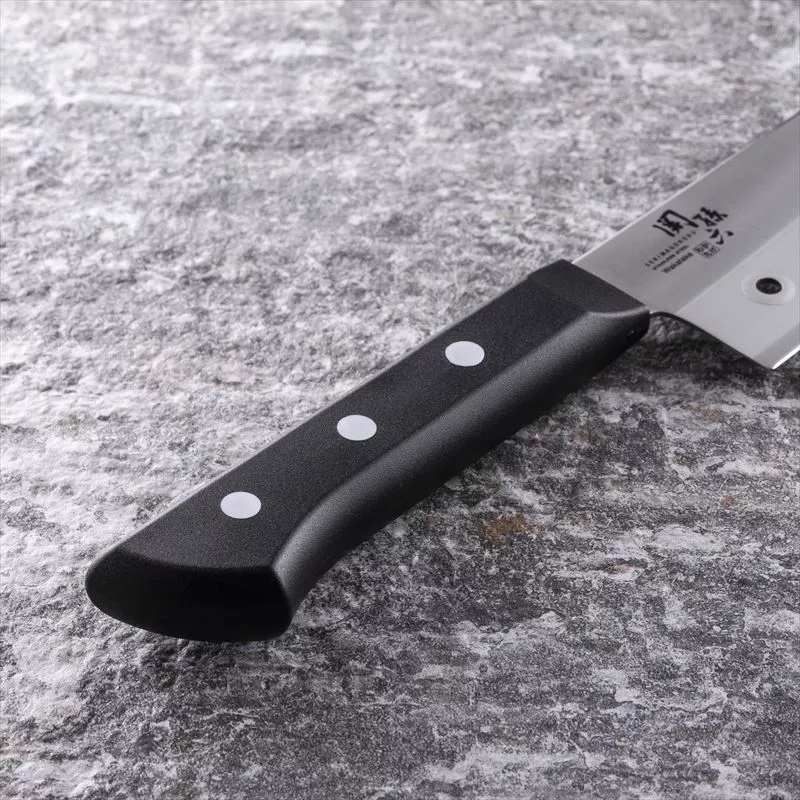 Nóż santoku KAI Seki Magoroku Wakatake 16,5 cm z otworami w ostrzu